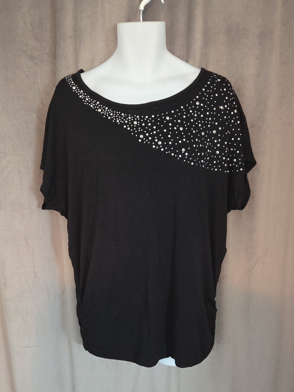NWT XXL Reitmans Black Short Sleeve Top with Silver Stud Detail